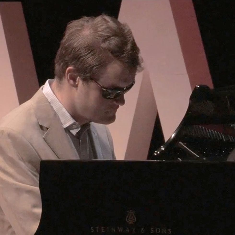 A Guy Gets An Ovation For Playing 'Chopsticks.' The Internet Stares In Amazement.