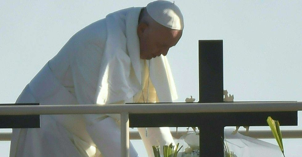 The powerful prayer the pope offered at the border that left thousands speechless.