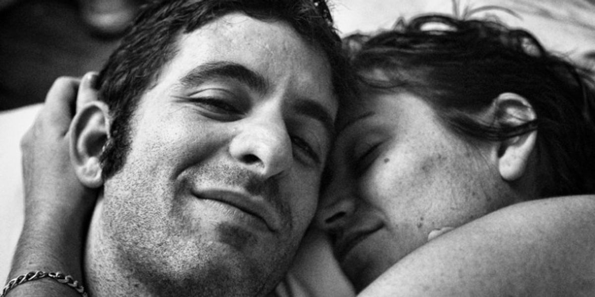 A husband took these photos of his wife and beautifully captured love and loss.