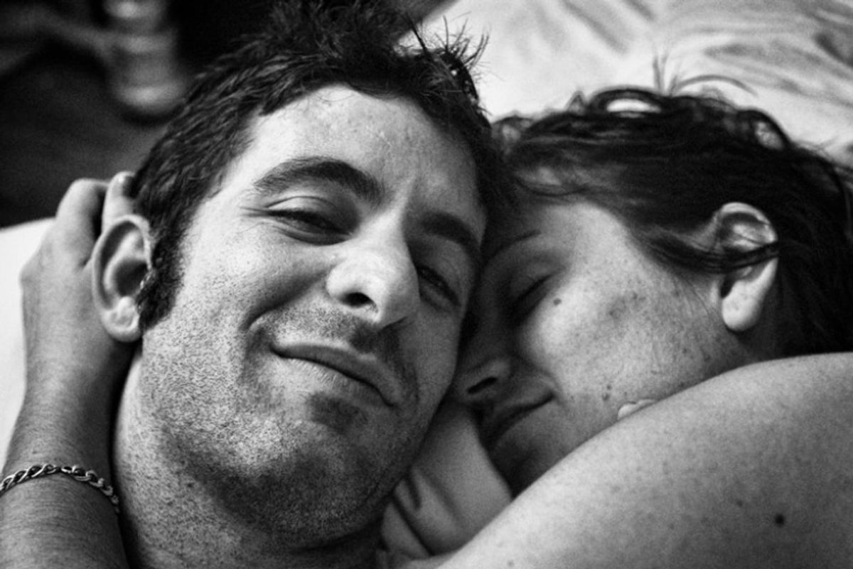 A husband took these photos of his wife and captured love and loss beautifully.