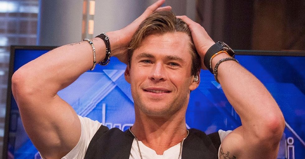 Chris Hemsworth messed up his kid's birthday. But he saved the day with a T. rex cake.