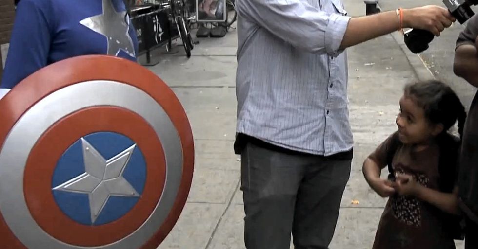A Dude Dresses Up As Captain America And New Yorkers Can't Even Handle It