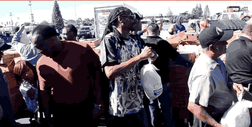 Snoop Dogg Just Handed Out Over A Thousand Turkeys To Families In Need Upworthy