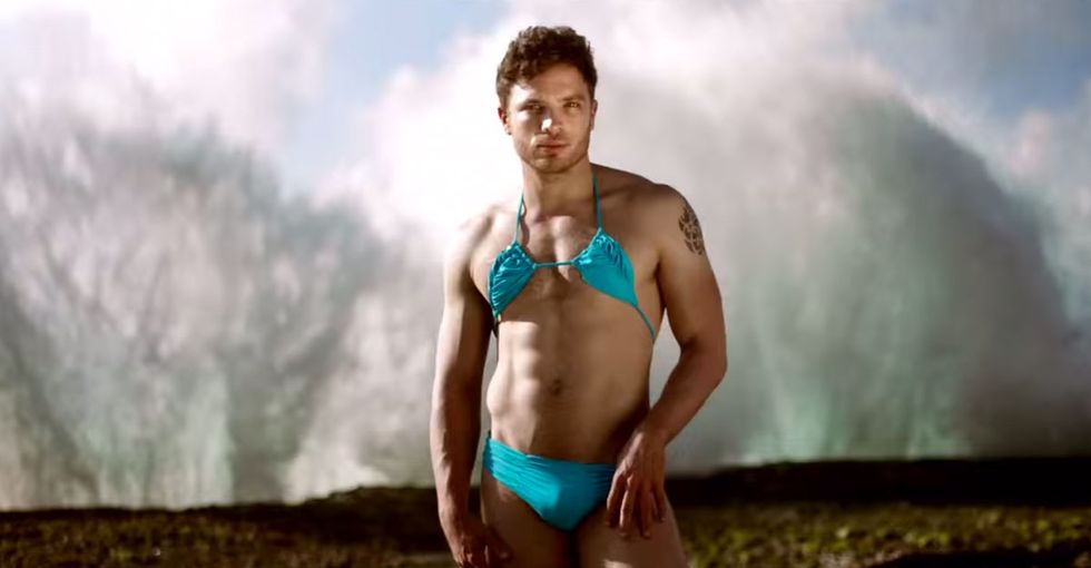 A buff man from Australia shows off his adequately sized ... turtle ... for a really important cause.
