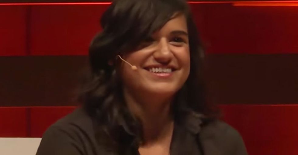 She’s ‘Legally Obligated’ To Let You Know You’ll Be A Lesbian After Hearing Her. I Like This Woman.