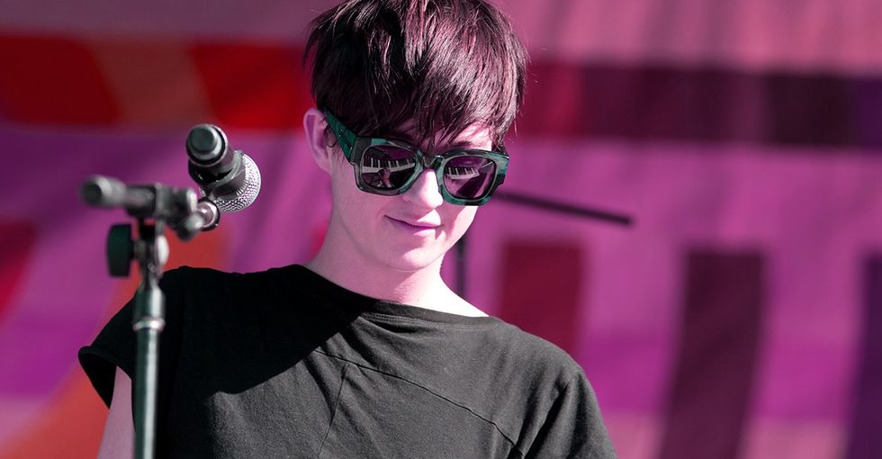 This star singer is often mistaken for drunk — but the truth is so much more interesting.