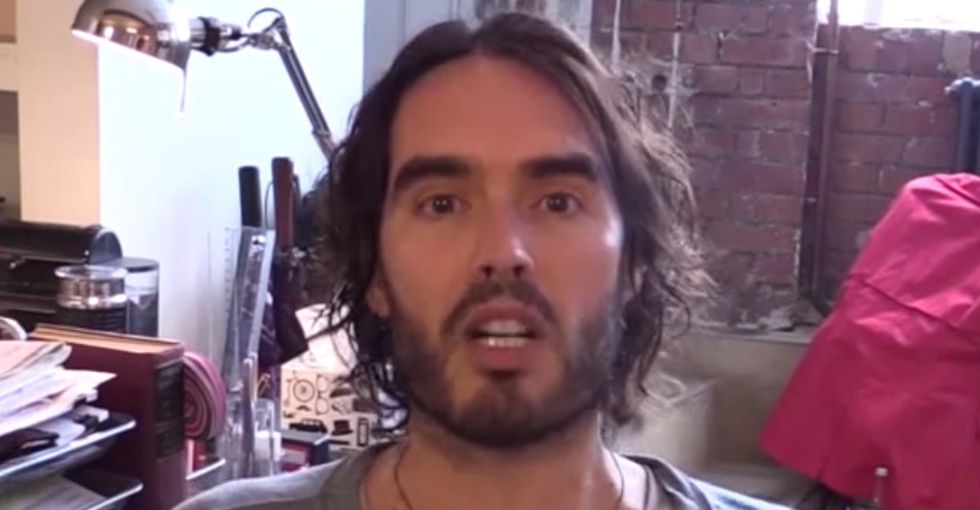 Watch some celebrities show you how they walk. It actually matters.