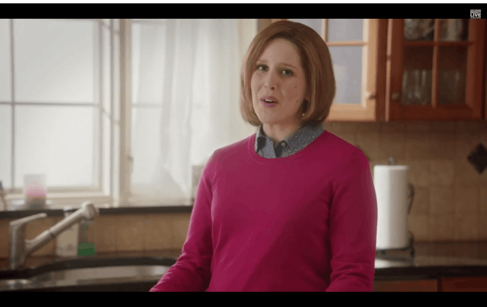 'SNL' Brilliantly Skewers Sexist Super Bowl Snack Commercials With This Parody Ad