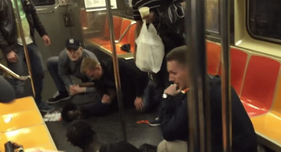 See how a group of Swedish police officers responded when a fight broke out on the New York subway.