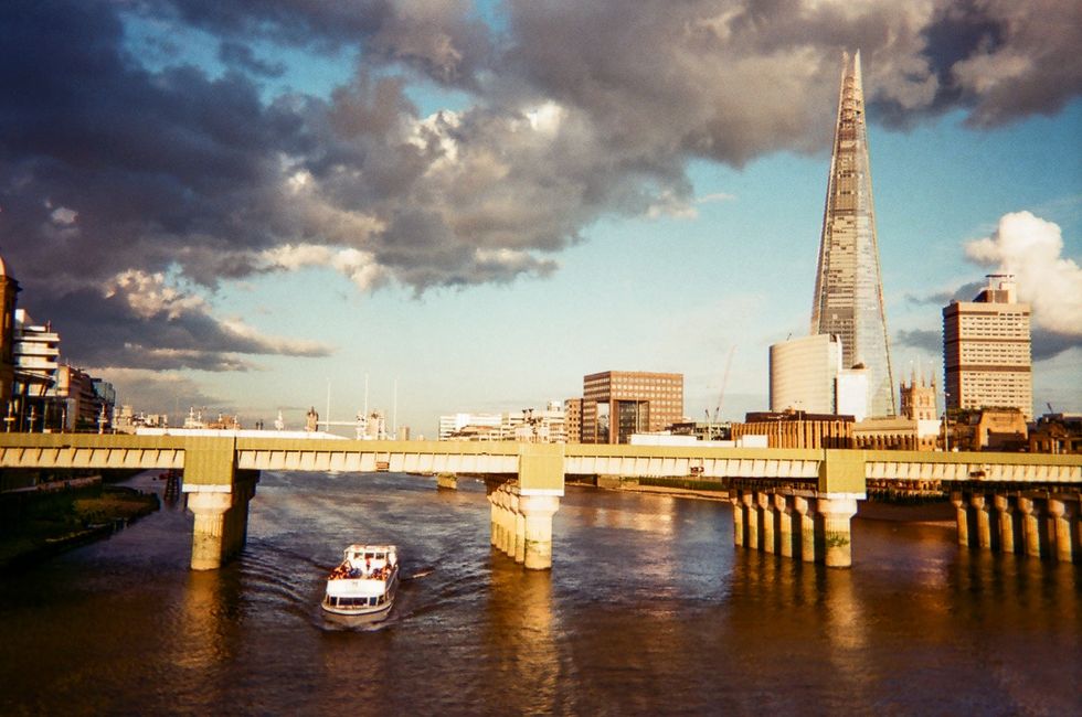 tourism, tour boats, bridges, rain