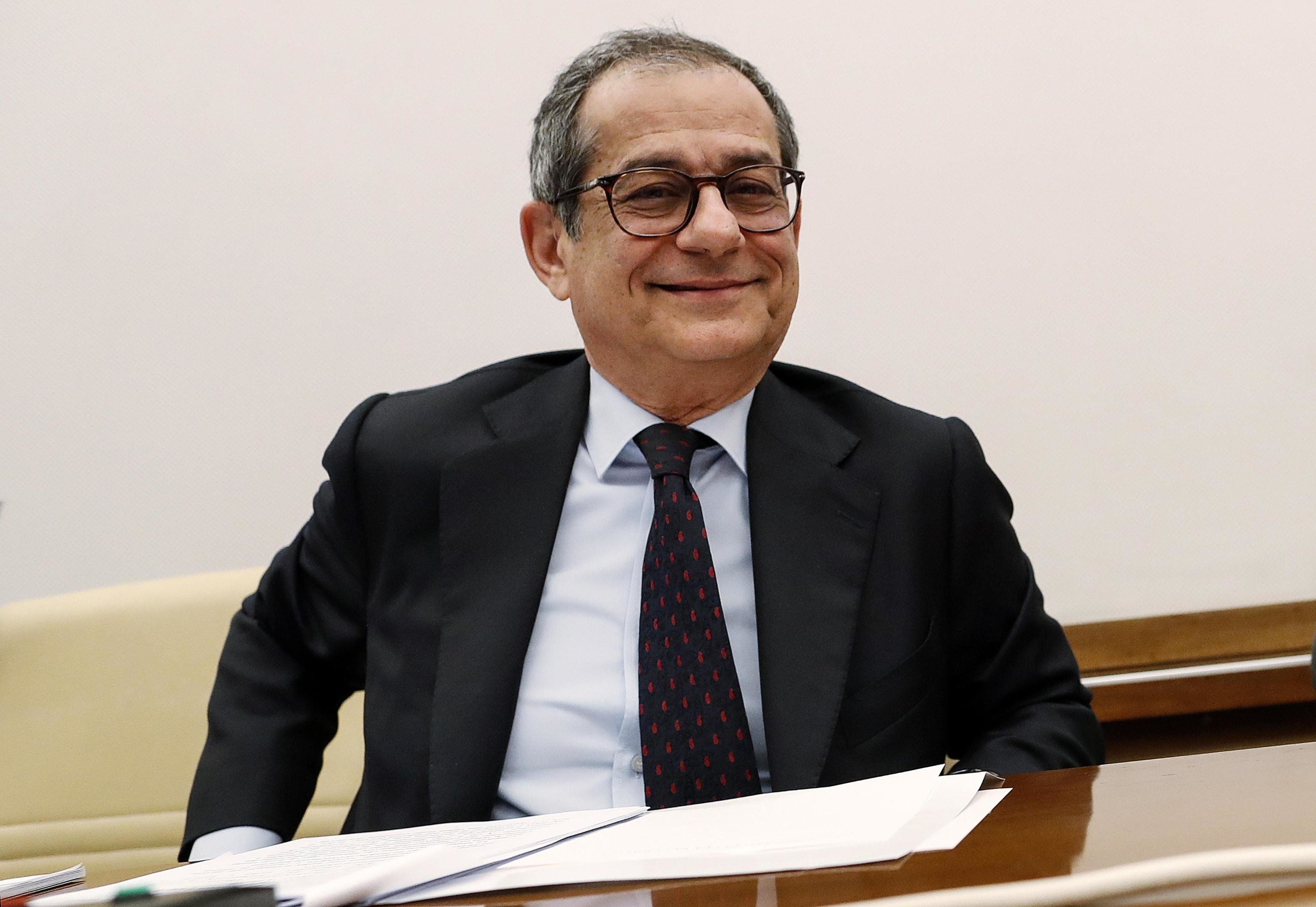 Tria lancia il sasso dell’aumento Iva. I gialloblù lo stoppano: «Con noi mai»