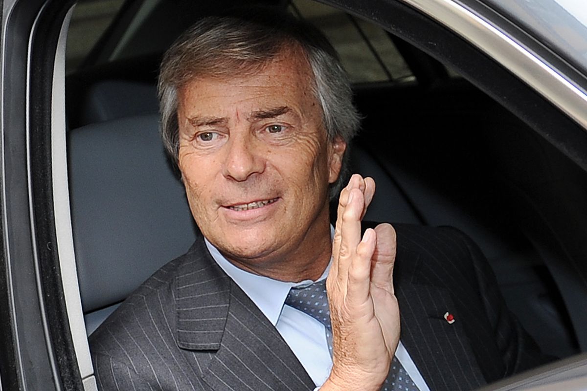 Bolloré escluso dai giochi Mediaset. Il Biscione vuole una tv paneuropea