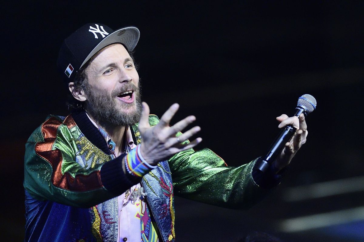 Da rapper a finto prete. Ora Jovanotti celebra pure i matrimoni