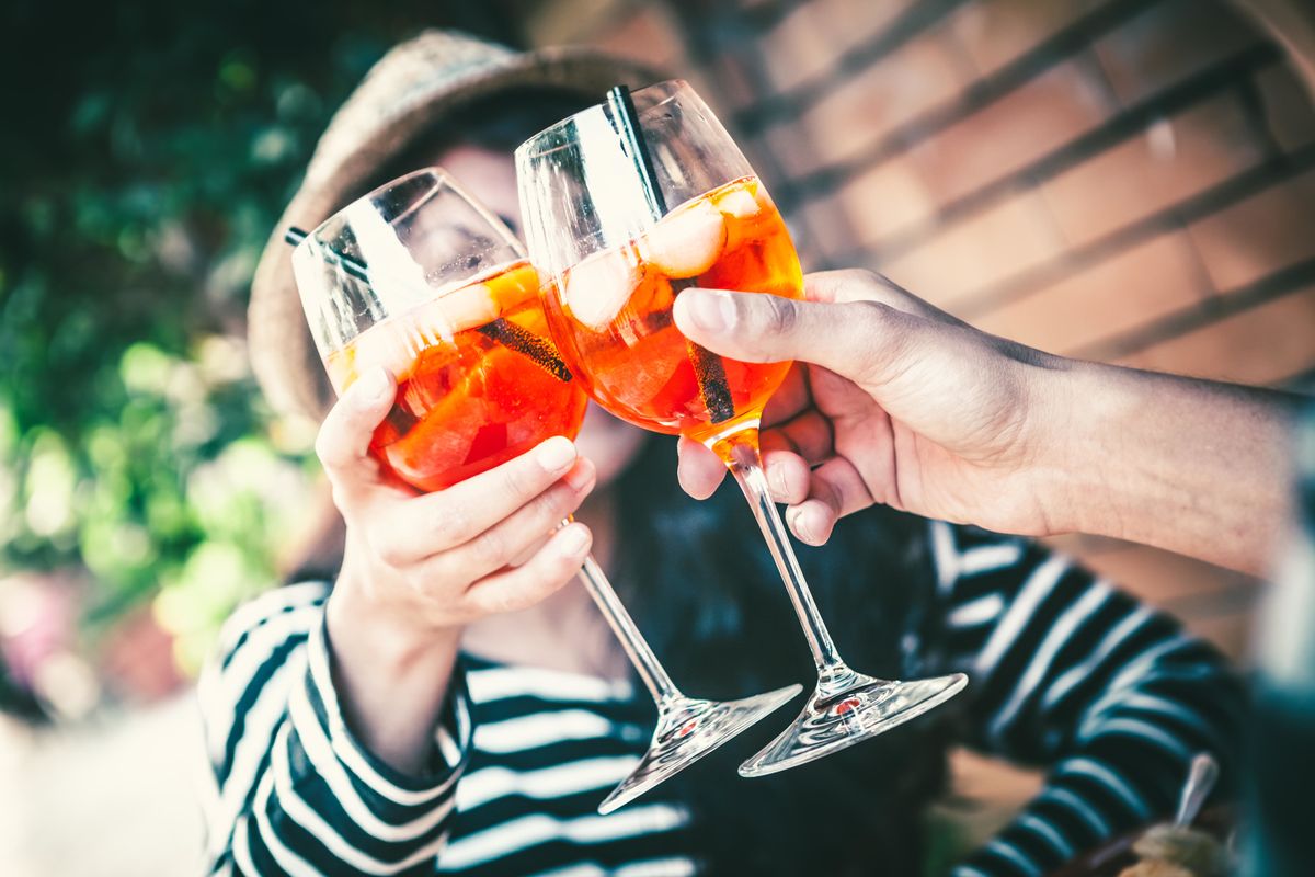 L'Italia patria dell'aperitivo ora si abbuffa di happy hour
