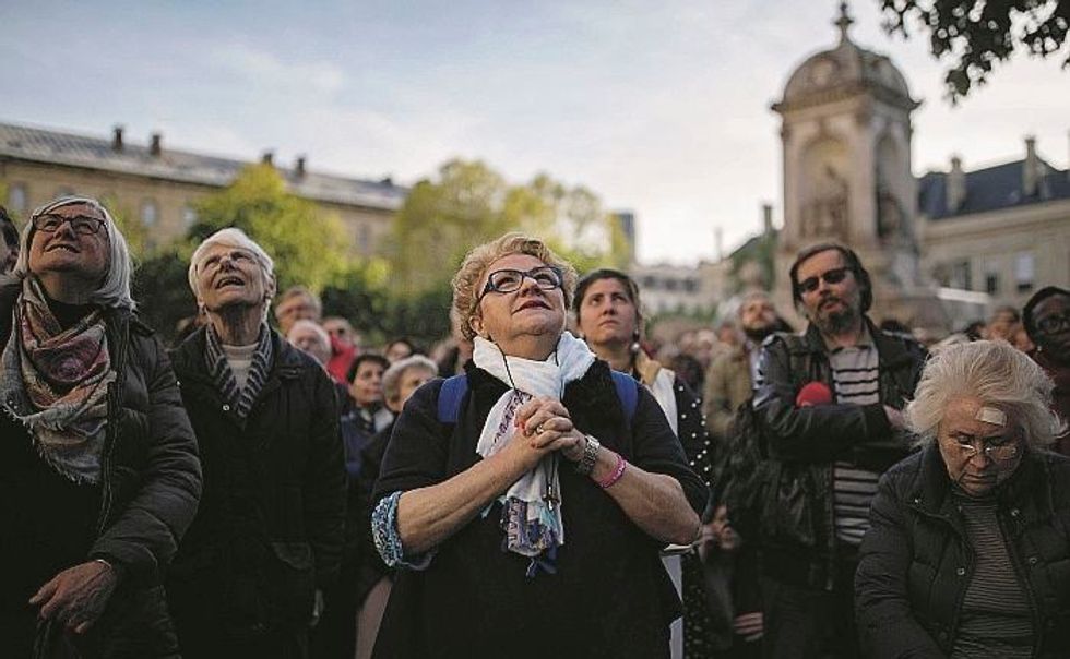 Così la Francia ha ripreso a pregare