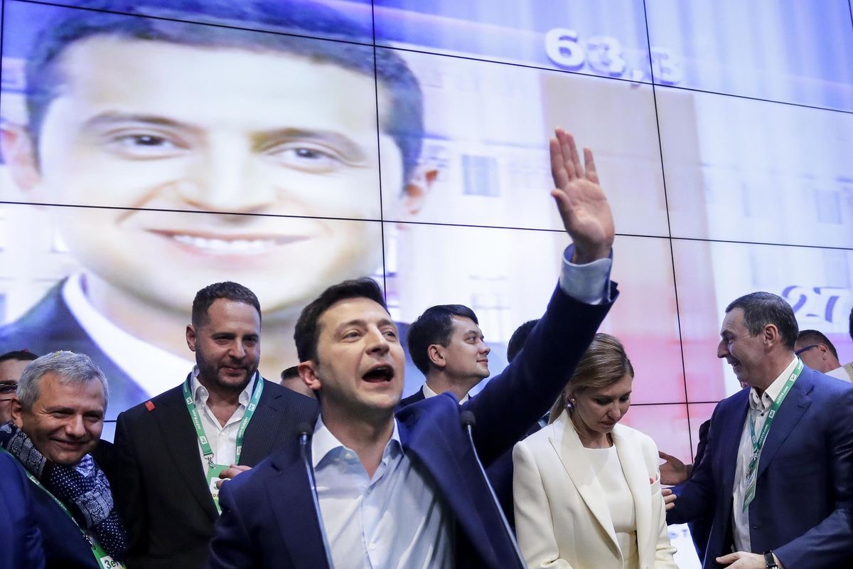 Dopo Slovenia e Guatemala, un comico vince le elezioni in Ucraina (ma senza seggi in Parlamento)