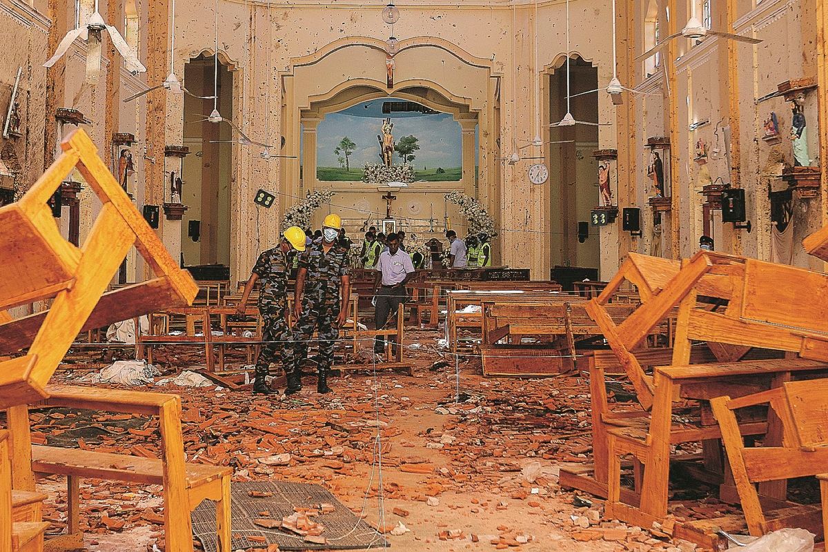Due giorni di bombe islamiche contro chi entra in chiesa. Sri Lanka tomba dei cattolici