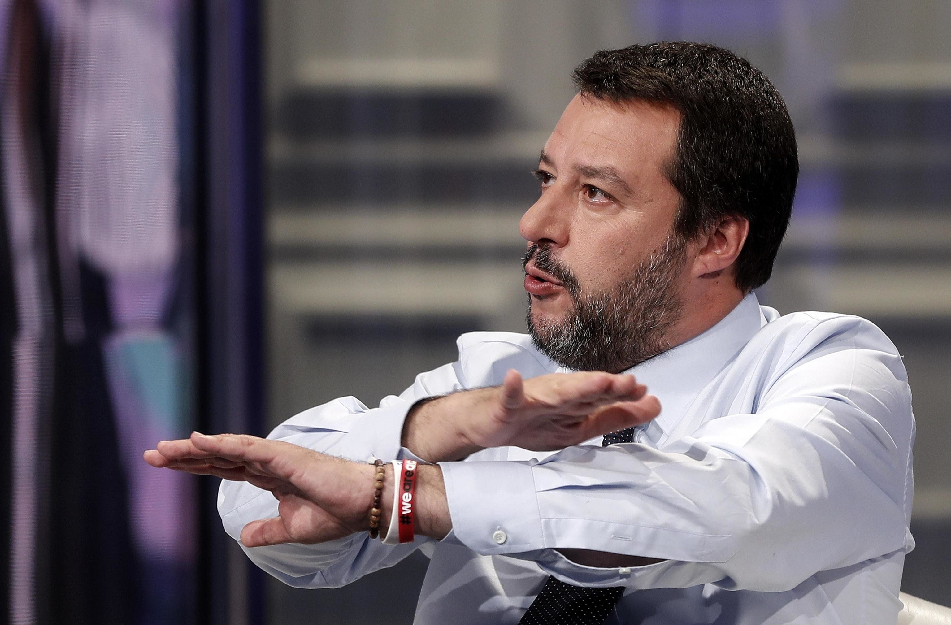Salvini rifà i conti dei clandestini: «In Italia ce ne sono solo 90.000»