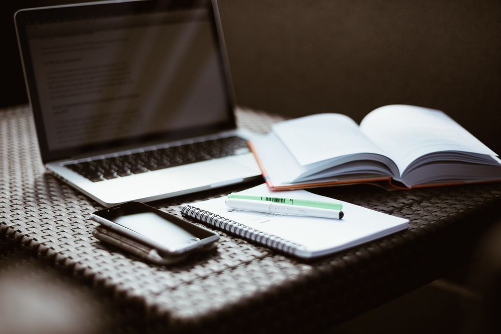 https://picjumbo.com/download?d=hard-work-with-a-book.jpg&n=hard-work-with-a-book&id=1