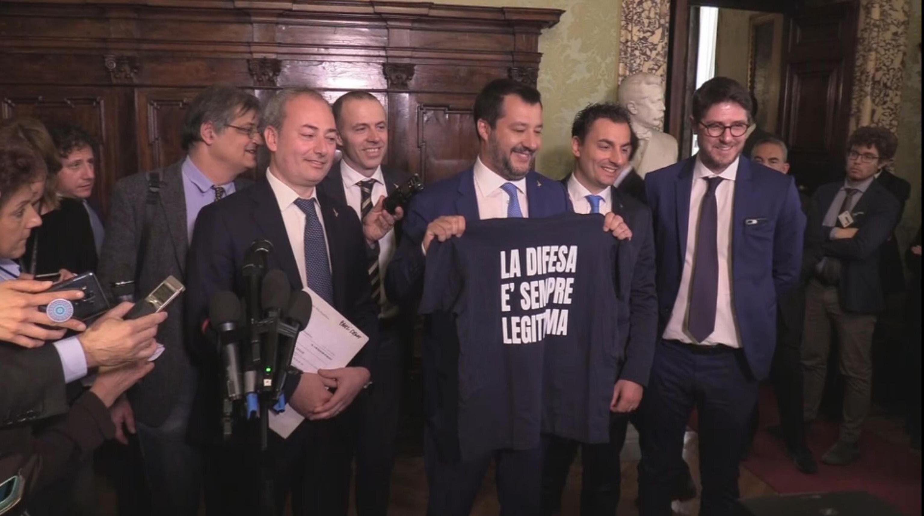 Mattarella firma. La legittima difesa adesso è legge