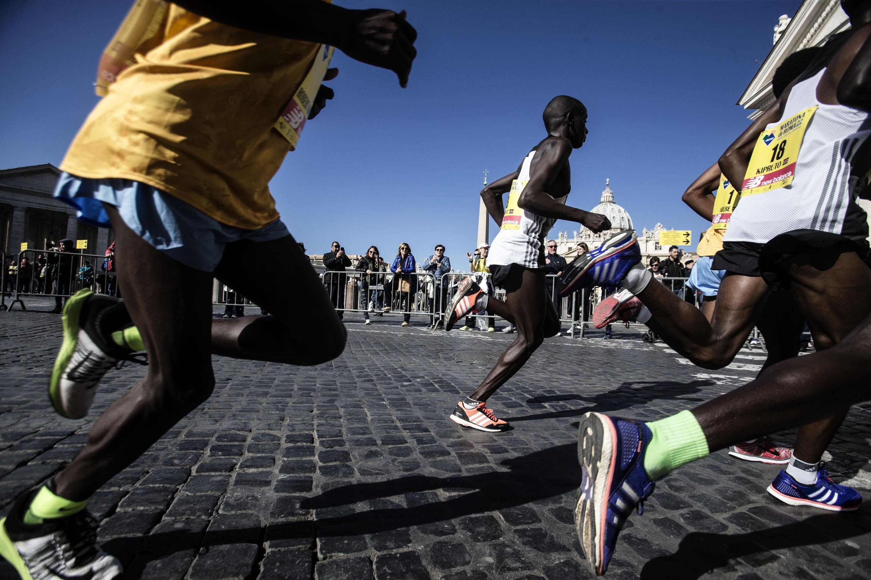 La maratona degli antirazzisti stupidi