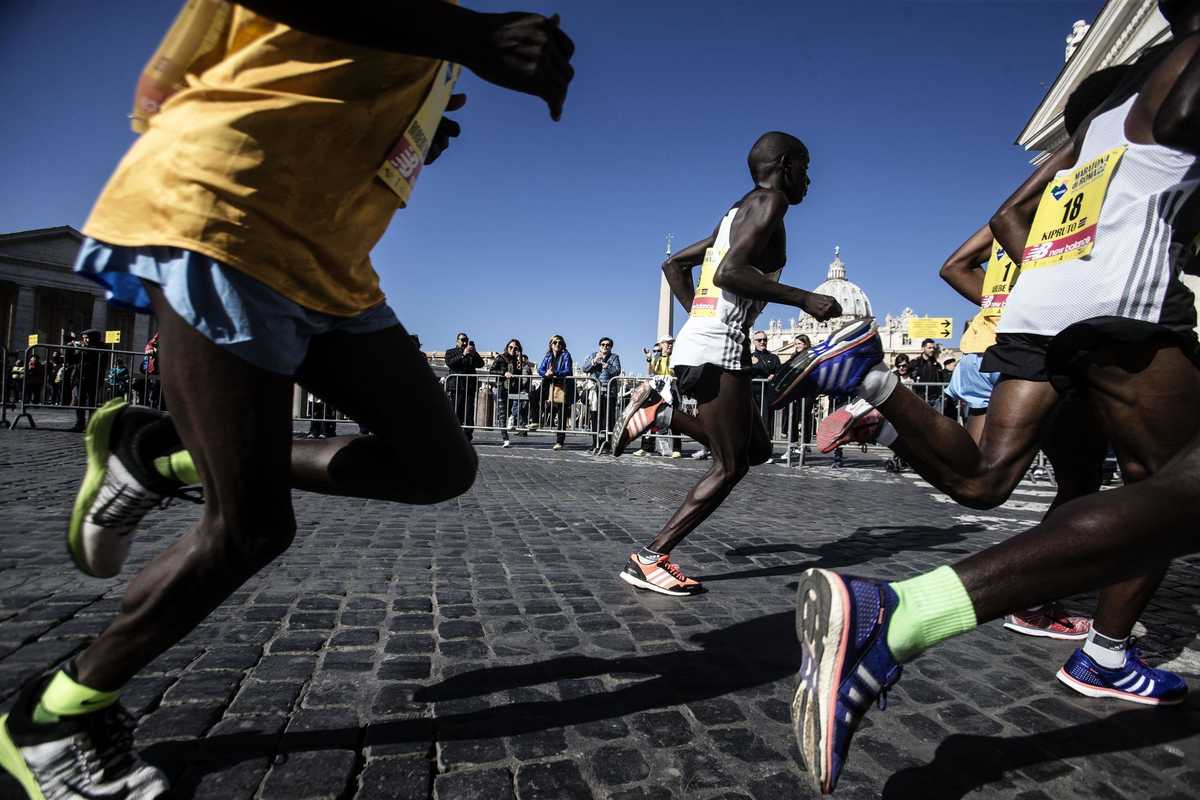 La maratona degli antirazzisti stupidi