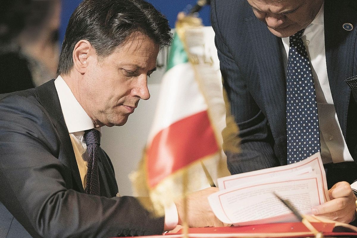 Conte strappa l’accordo in Tunisia per bloccare barconi e terroristi