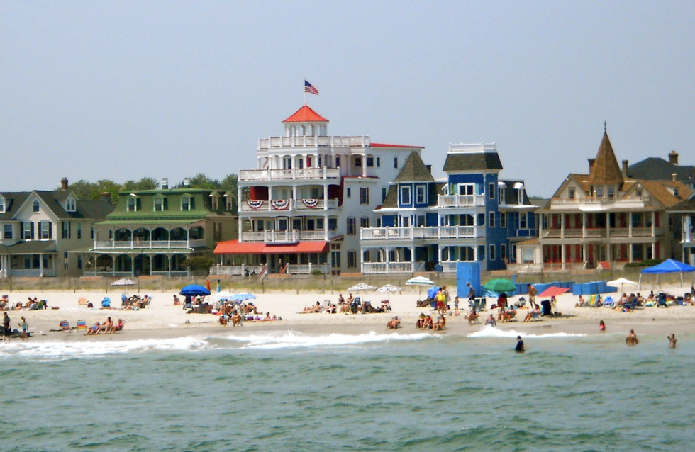 https://commons.wikimedia.org/wiki/File:Cape_May_Beach_Ave_from_the_sea_3.JPG