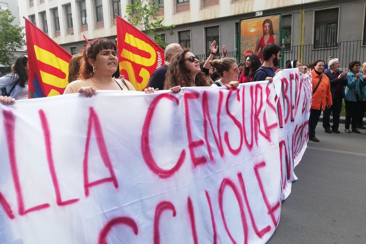 Teacher pride per la prof di Palermo. A scuola è l’ora dell’indottrinamento