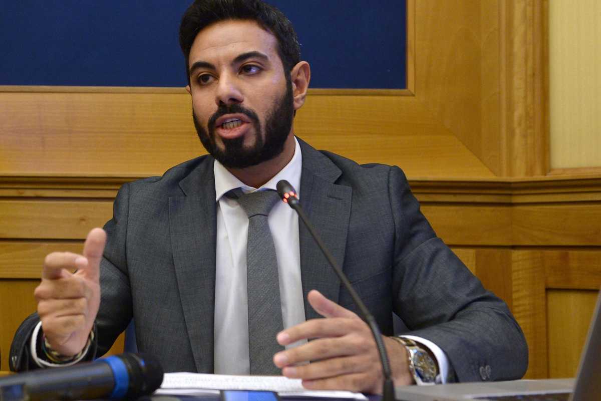 Fischi per Di Maio: i bus dell’Atac prodotti in Turchia grazie al suo Mise
