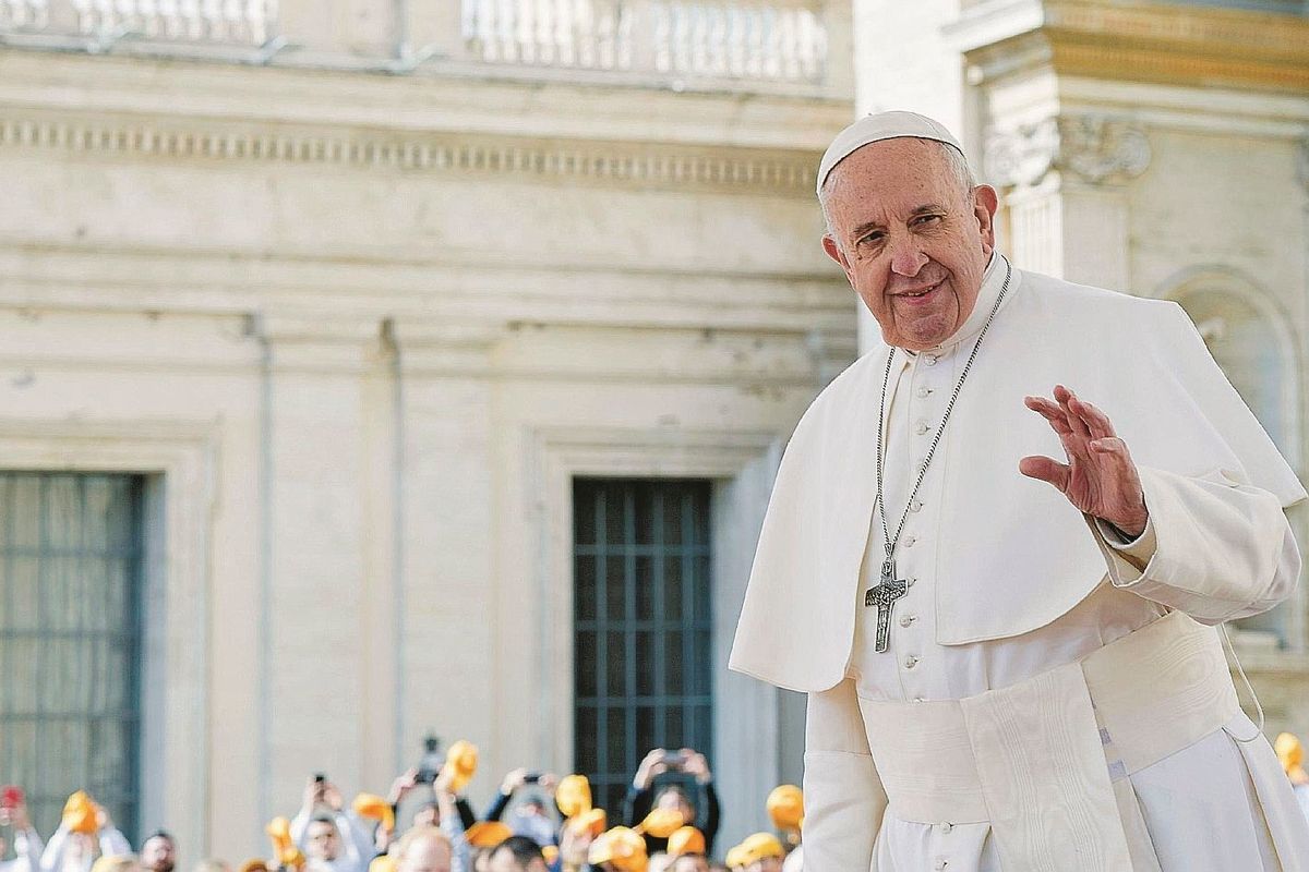 All’«Espresso» arruolano Bergoglio. E lui li beffa parlando contro l’aborto