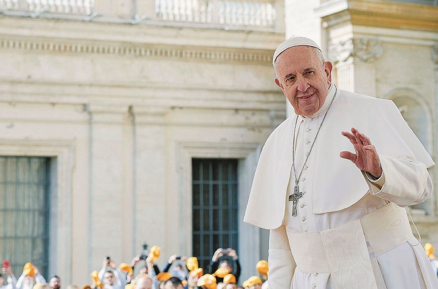 All’«Espresso» arruolano Bergoglio. E lui li beffa parlando contro l’aborto