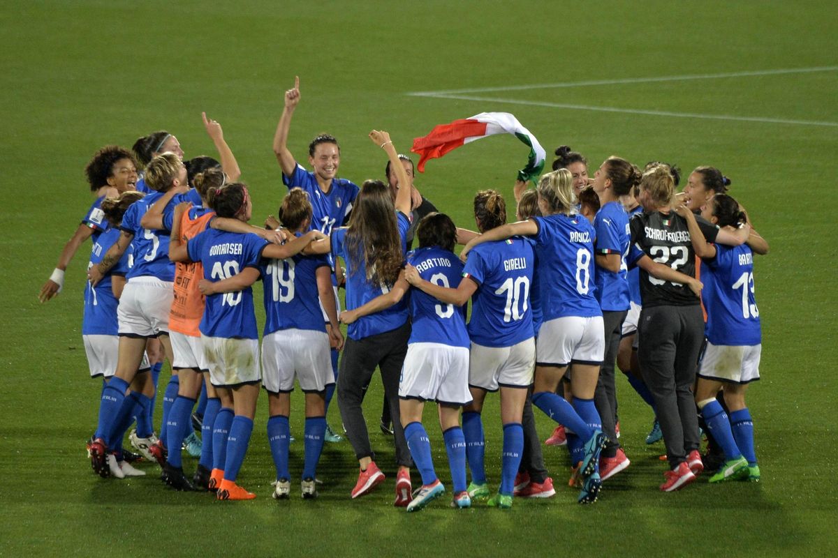 Partono i mondiali femminili. Dopo 20 anni il calcio rosa torna al top