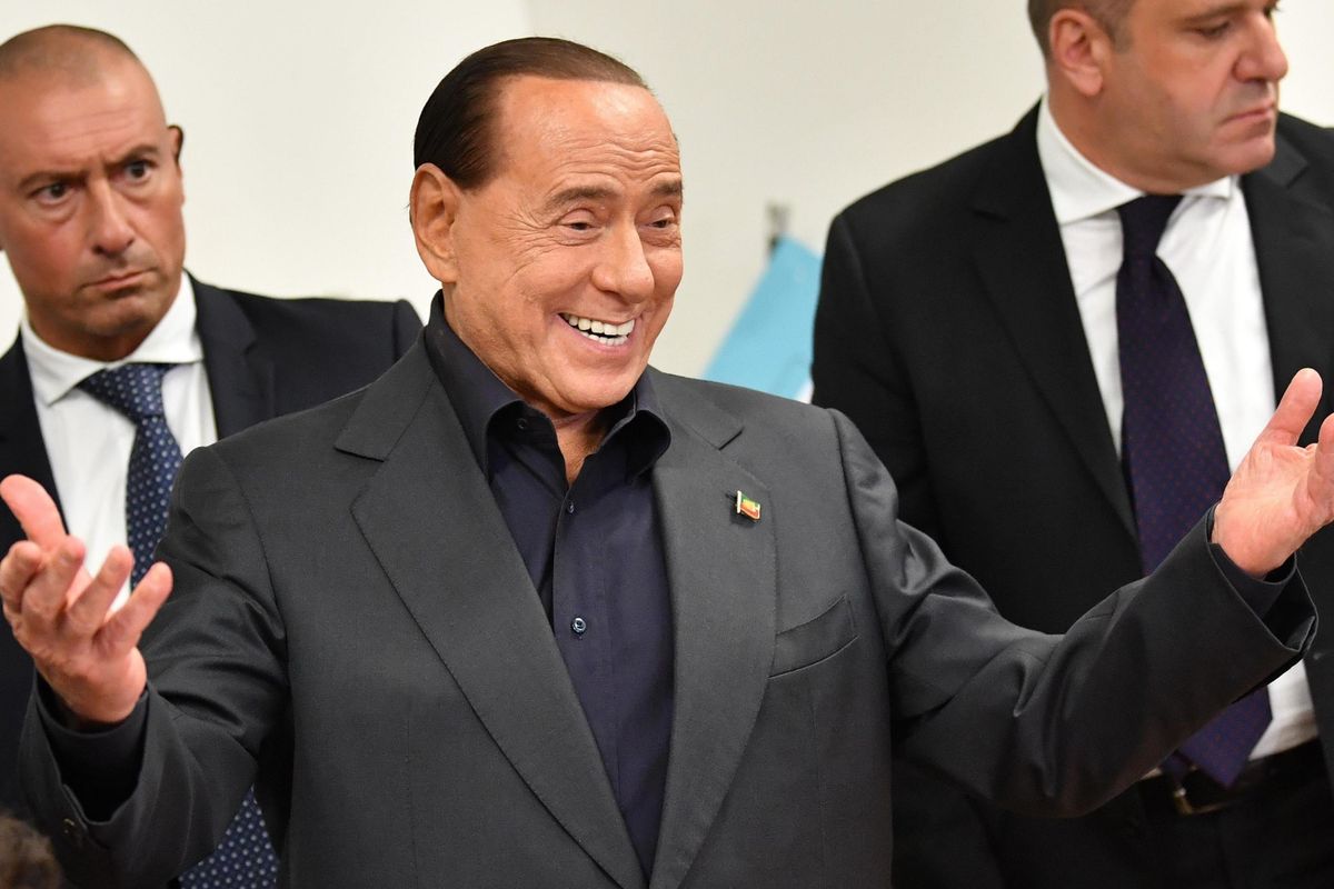 Berlusconi c’è sempre ma Fi è dimezzata. Inizia la resa dei conti