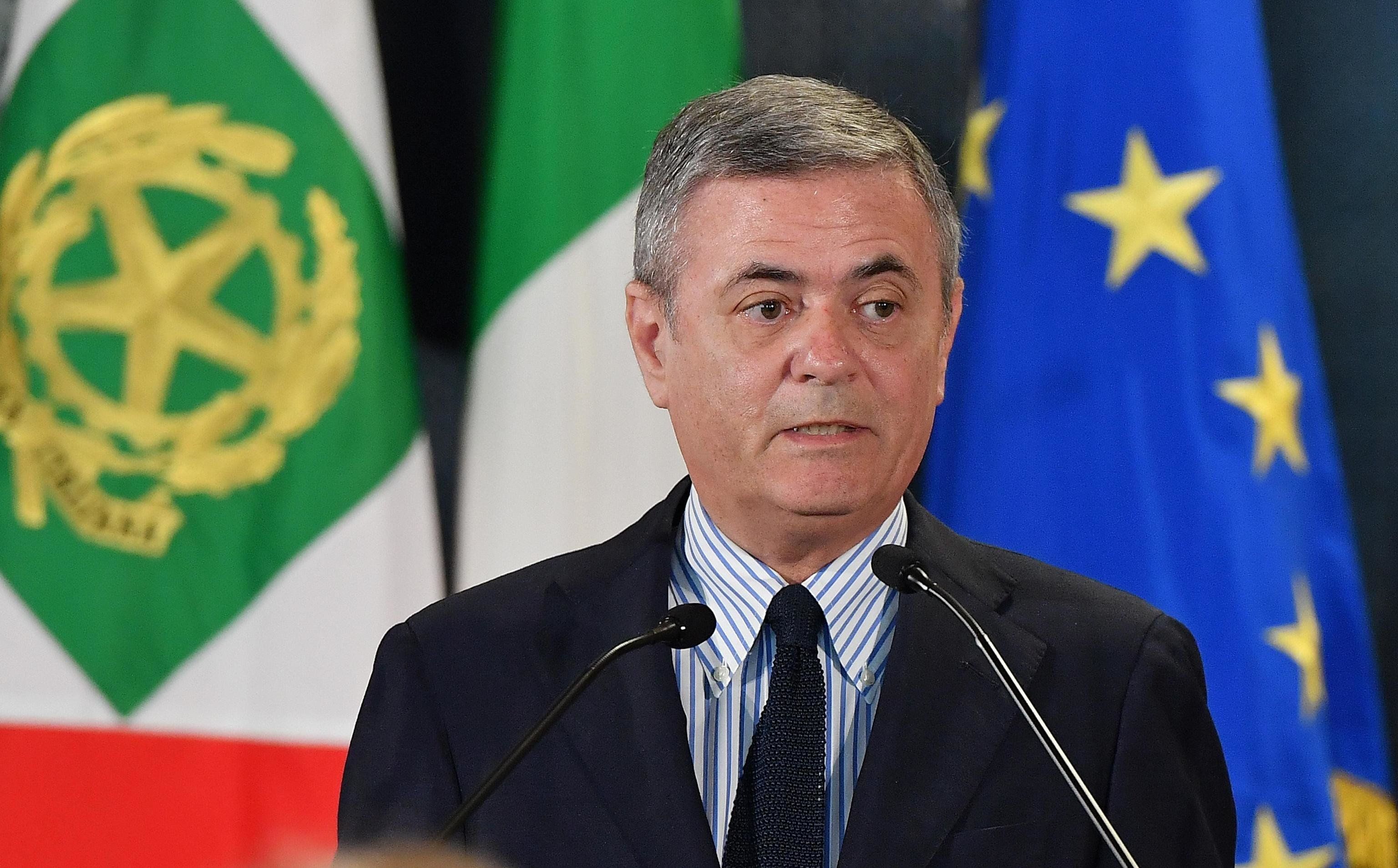 «Spettri» e «pre fascismo»: la sinistra delira