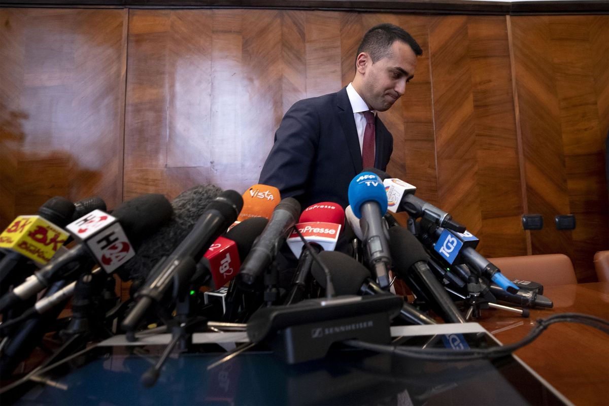 Si apre la stagione di caccia a Di Maio. Mezzo M5s chiede le sue dimissioni
