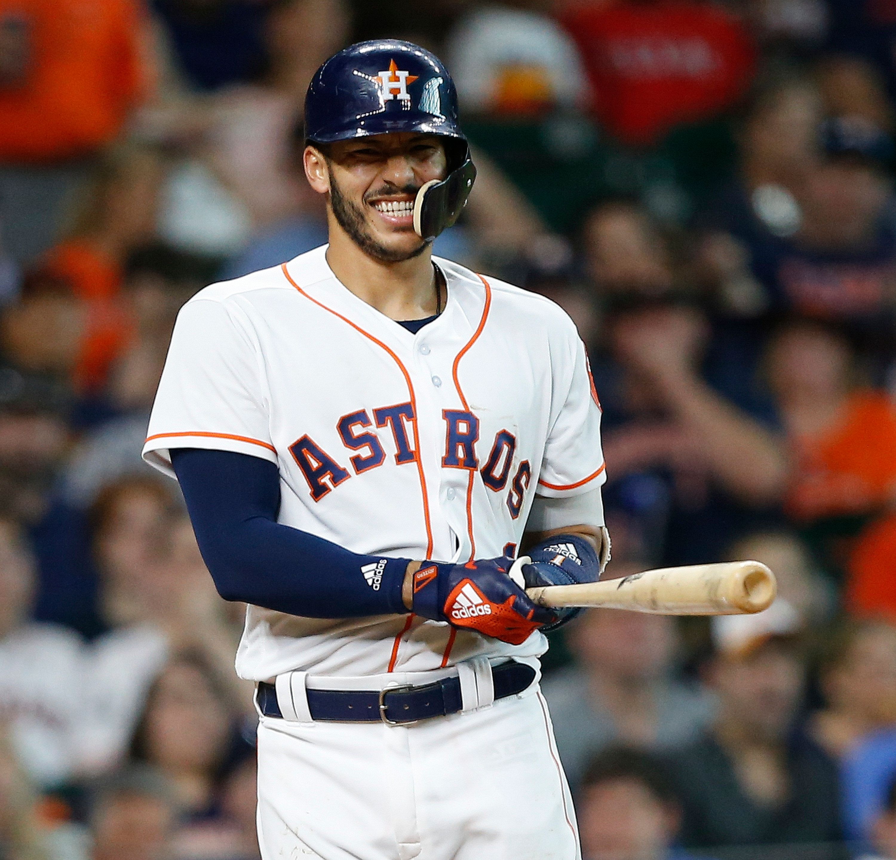 Astros' Carlos Correa expected to be out 4-6 weeks with fractured rib