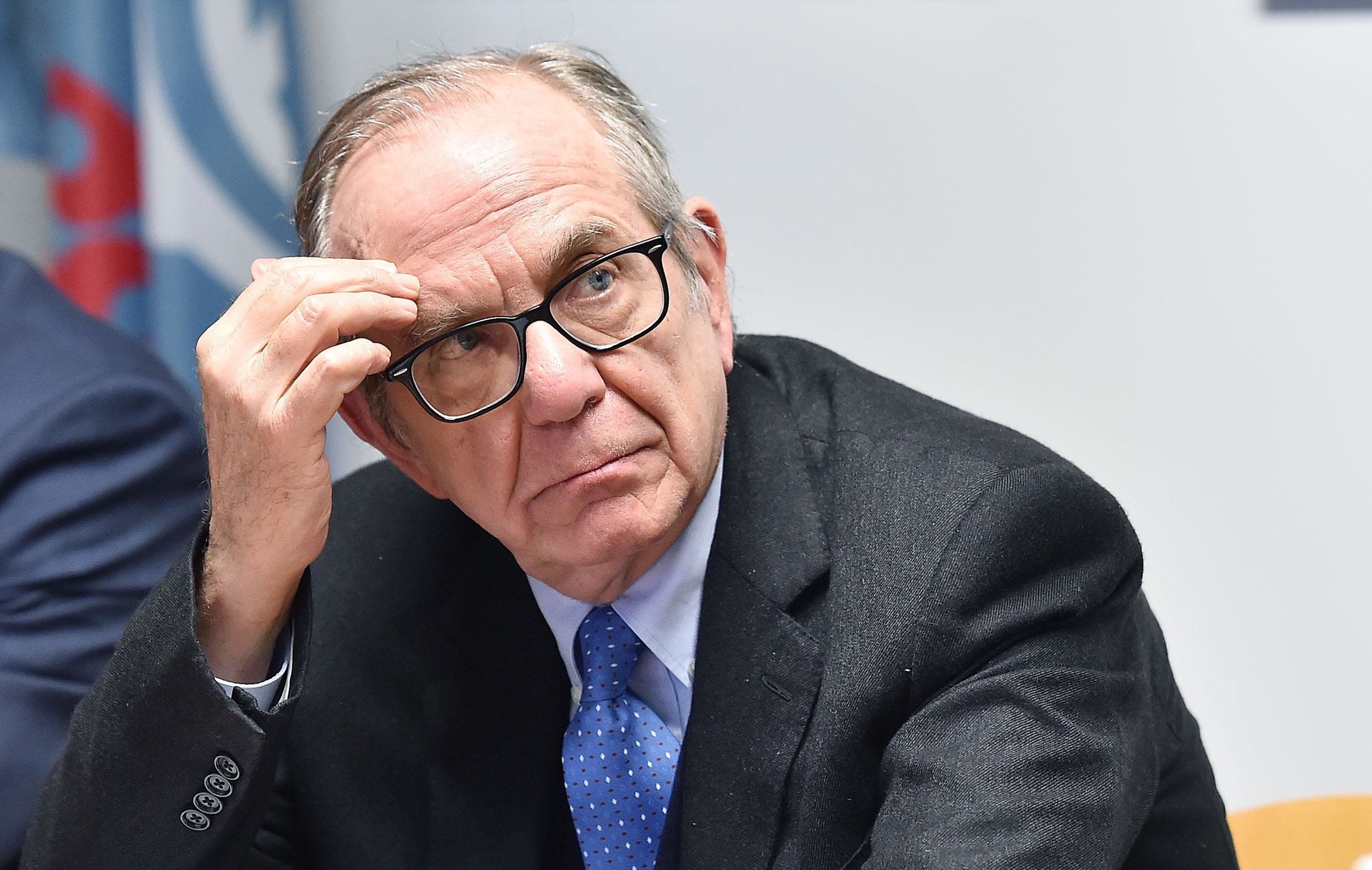 Manicomio Pd: prima vota i minibot poi insorge perché sono «l’anti euro»