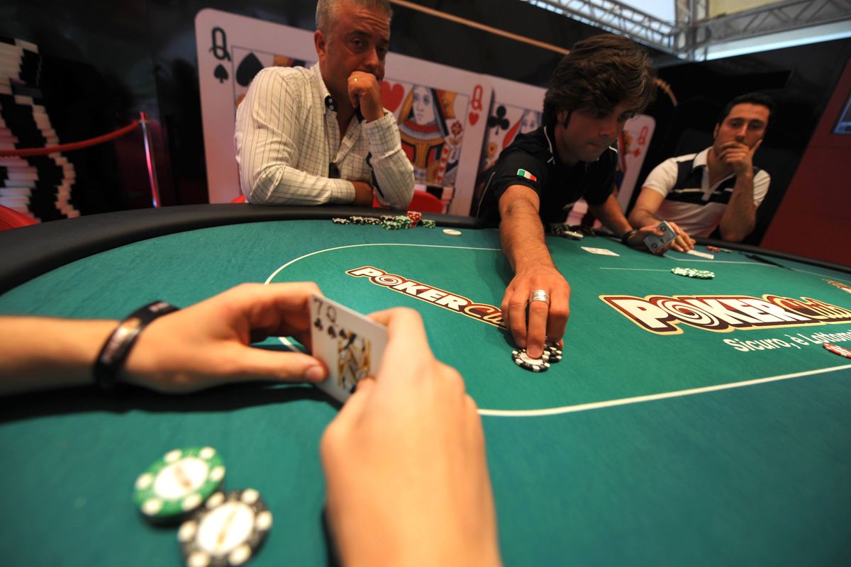 Accerchiato dal gioco d'azzardo e dalle leggi, il poker online passa di moda