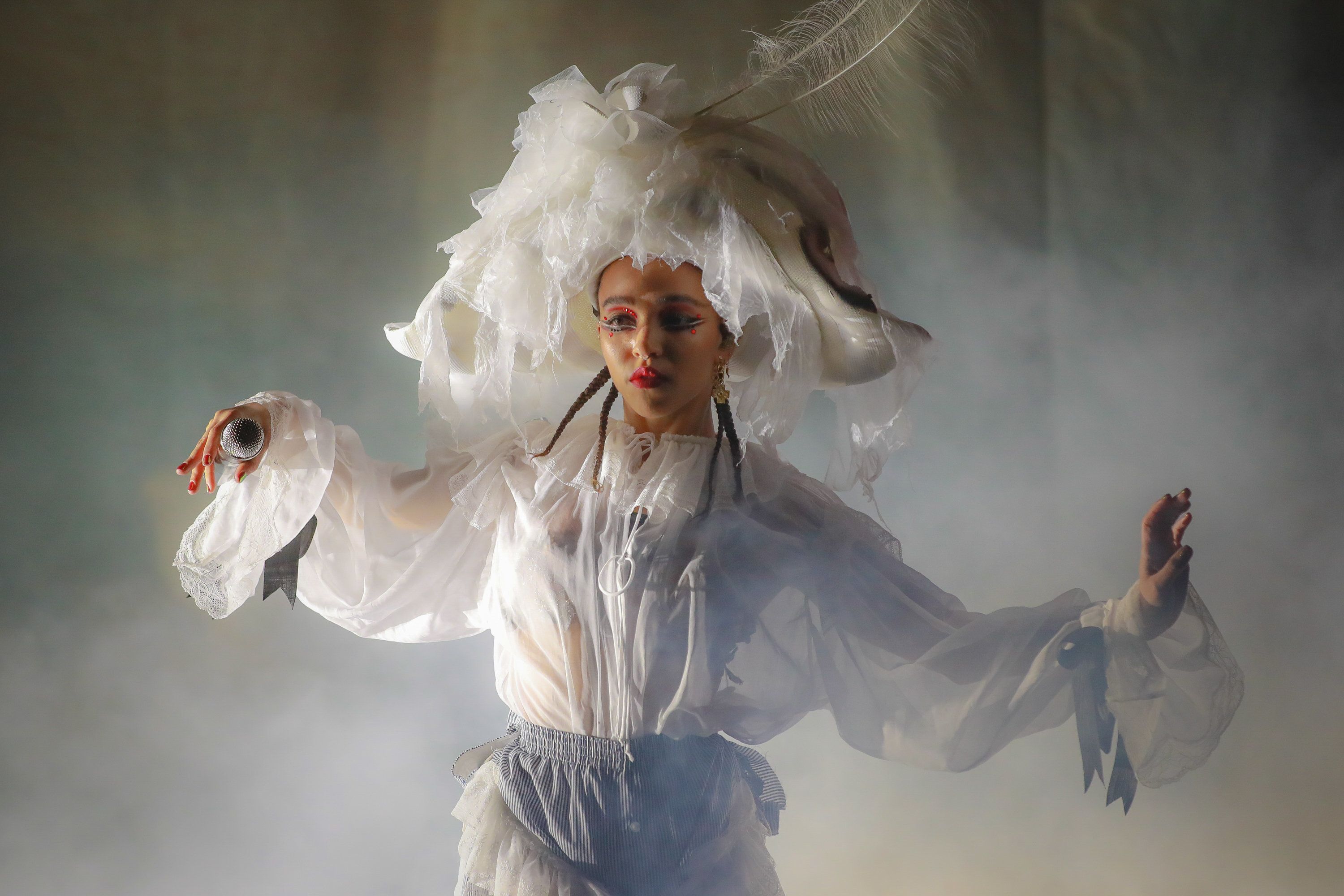 FKA Twigs Shares "Cellophane" BTS MiniDocumentary PAPER Magazine
