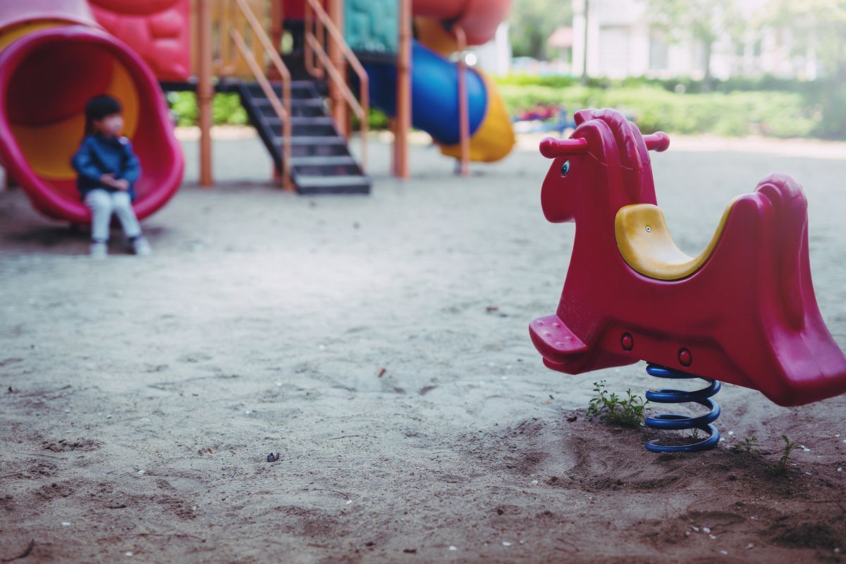 Tenta di violentare una bimba: è in libertà