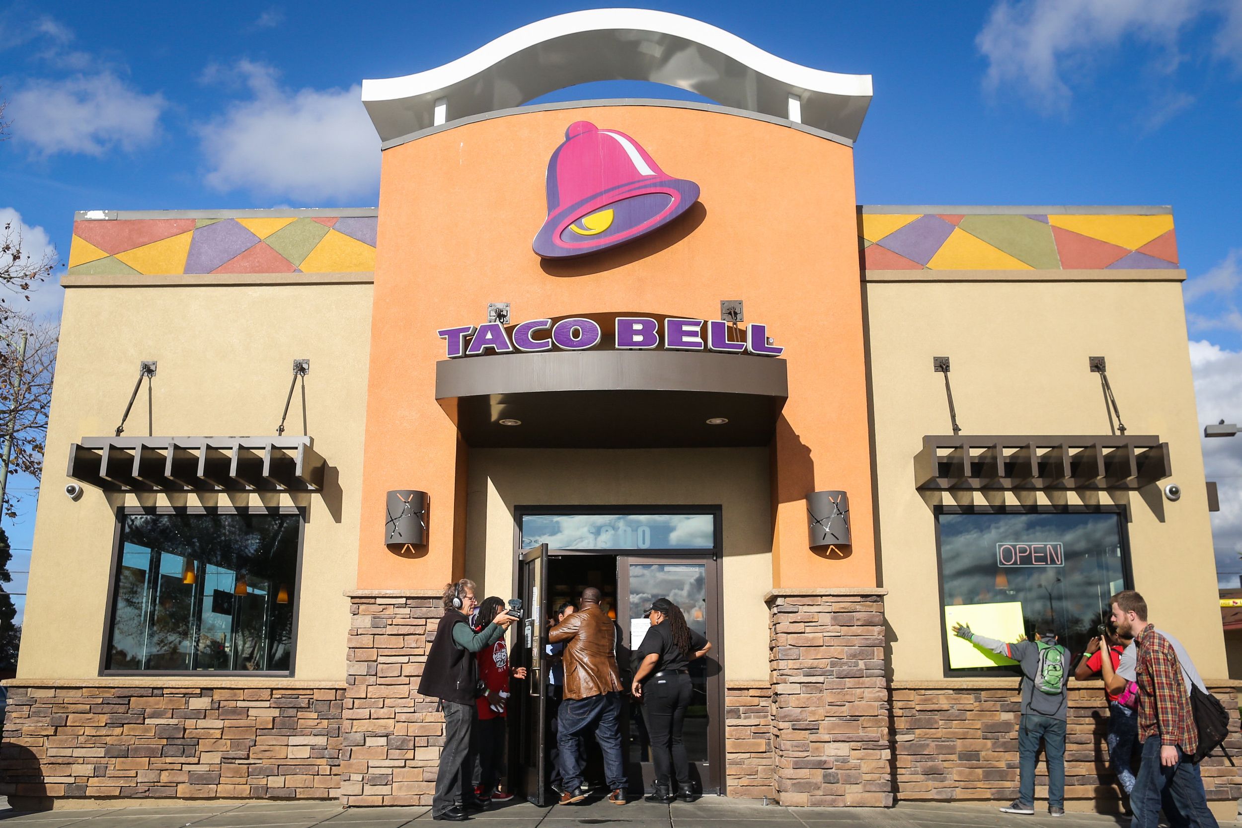 Someone Literally Called The Police After Taco Bell Ran Out Of Taco Shells