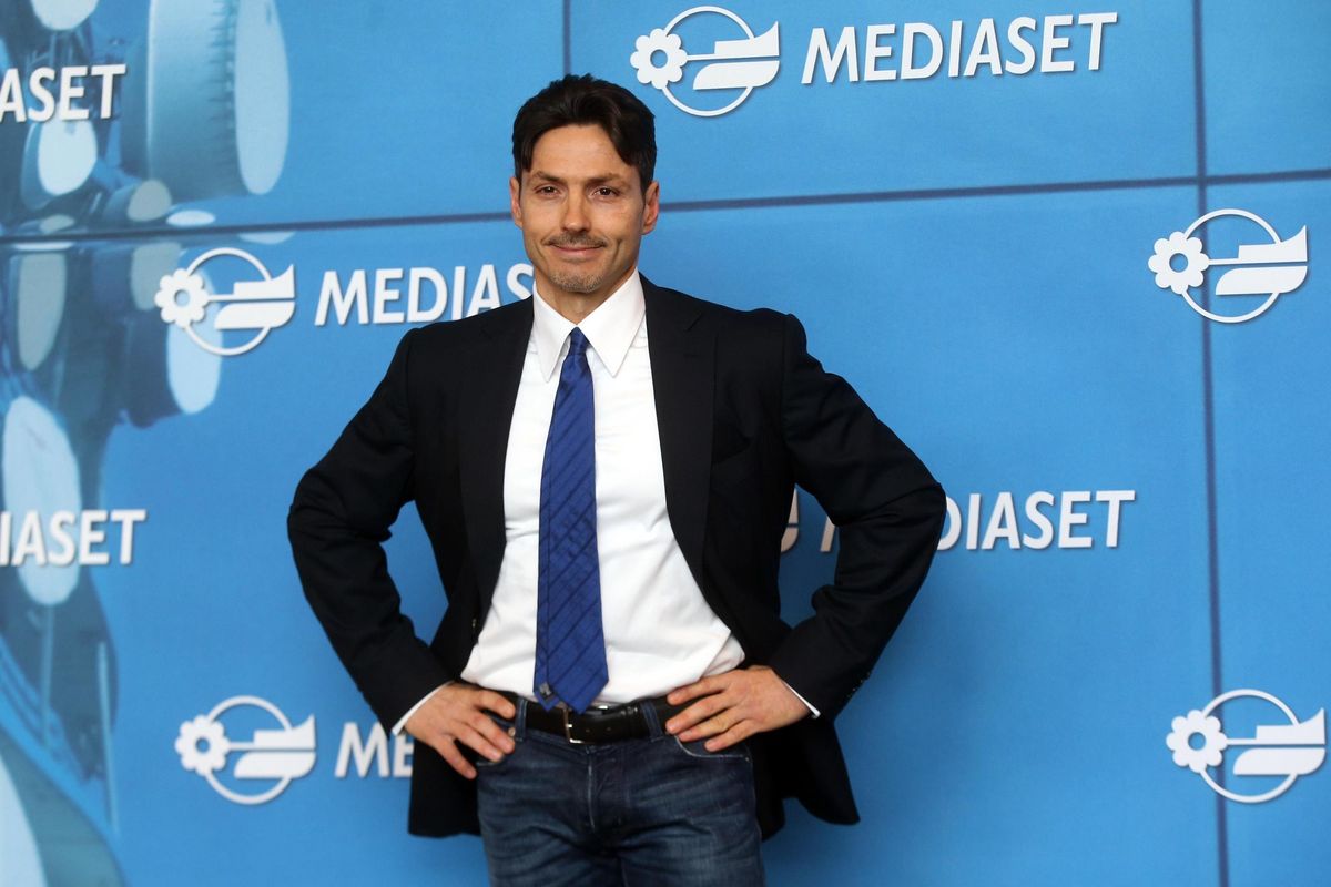 Mediaset porta la testa in Olanda e beffa i francesi