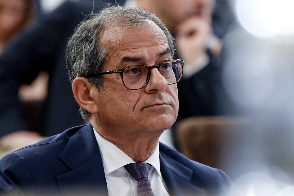 Pure Tria boccia i minibot ma sono scritti nel contratto. E M5s e Lega lo bastonano