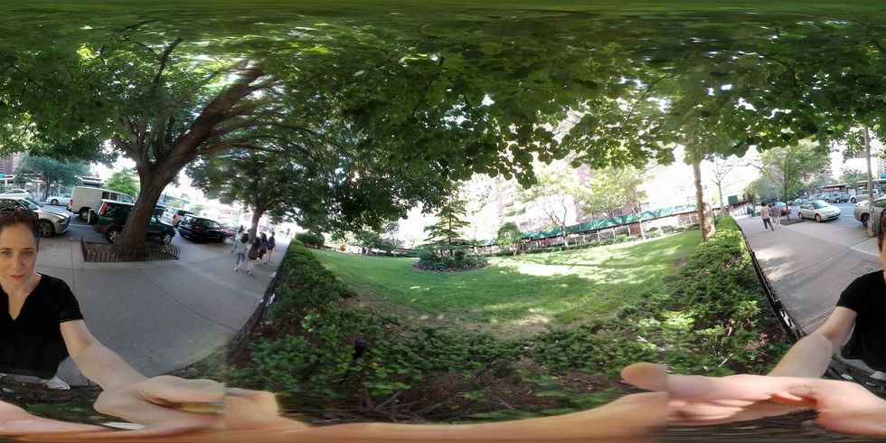 The 360-degree Moto Mod takes instant 360 photos \u2014 and quickly