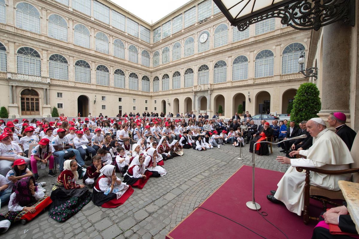 Coghe e Brandi: «Bene Vaticano. L'educazione affettiva non è mai stata un gioco e spetta alle famiglie»