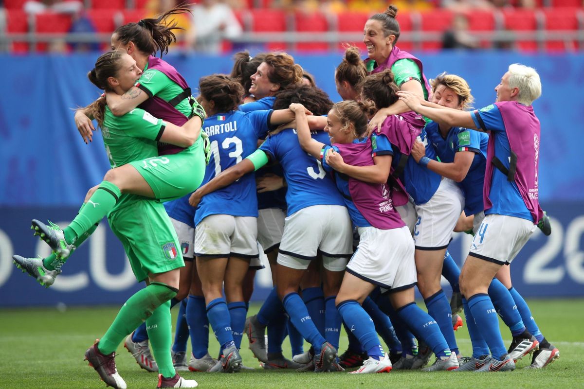 Qualcuno salvi il mondiale delle donne dalla retorica rosa
