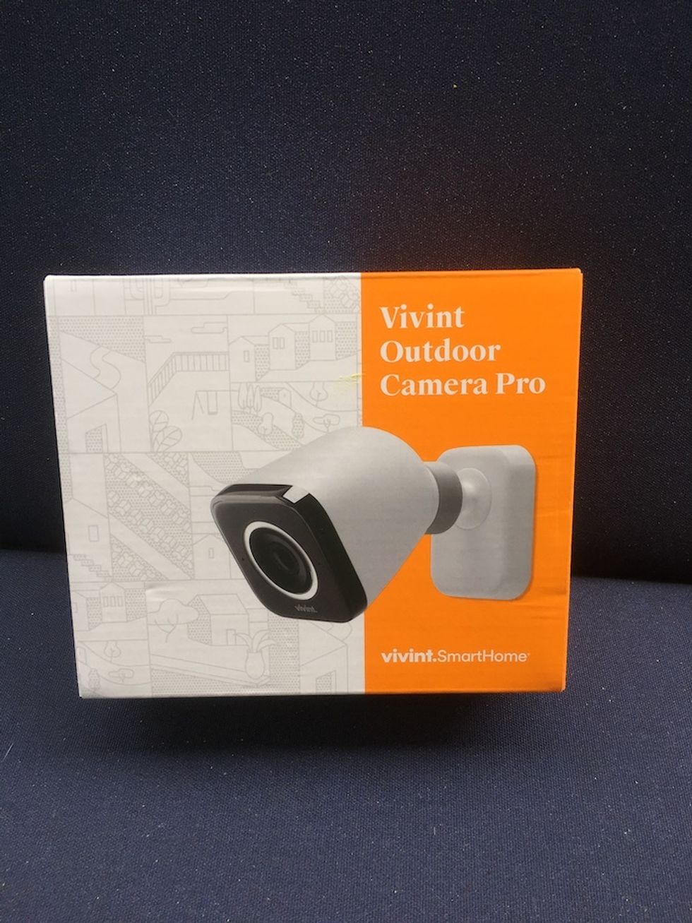 Uma foto da caixa para o Vivint Outdoor Camera Pro