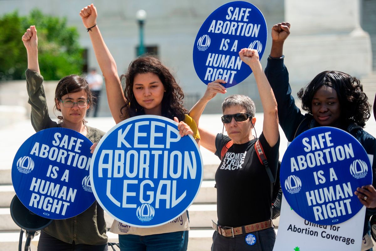 L’appello dei grandi manager a favore dell’aborto: «È un bene per l’economia»