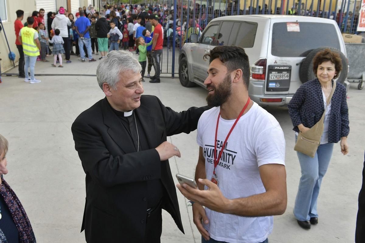 «Avvenire» difende don Contatore dai barbari sovranisti